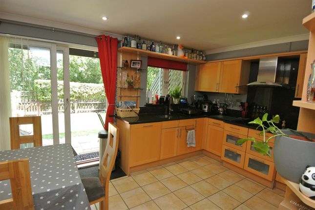 49, Wraysbury Gardens, Staines-upon-Thames photo 4