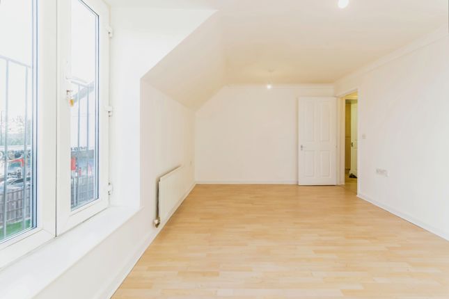 Flat for sale in Osprey Close, Bromley