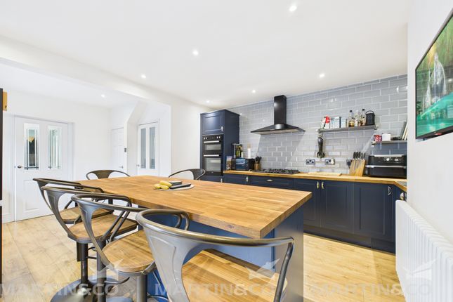 Cam02406G0-Pr0525-Still007