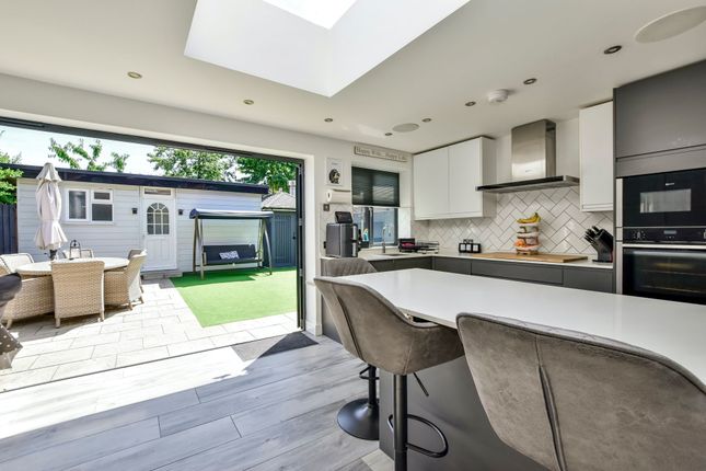 29 Hazelwood Lane, Abbots Langley photo 2