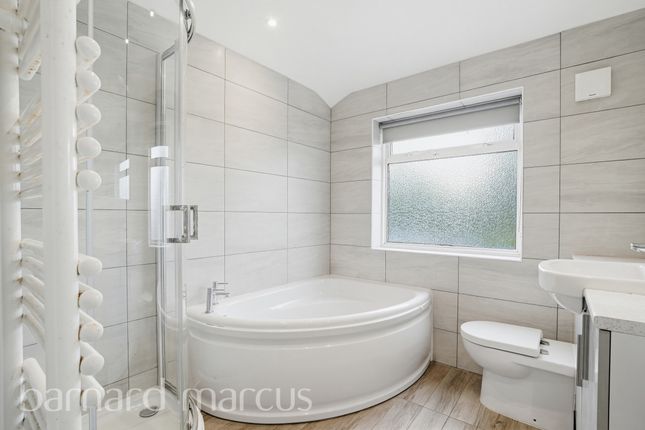 42, West View, FELTHAM photo 2
