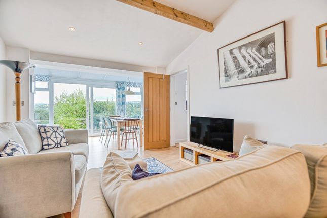 19, Seaview Crescent, Pembrokeshire photo 4
