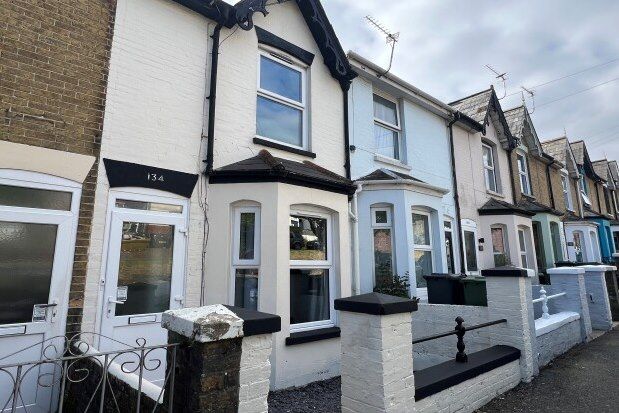 Thumbnail Terraced house to rent in Newport Road, Cowes