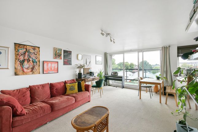 Thumbnail Flat to rent in Robins Court, Petersham Road, Richmond, Surrey TW10.
