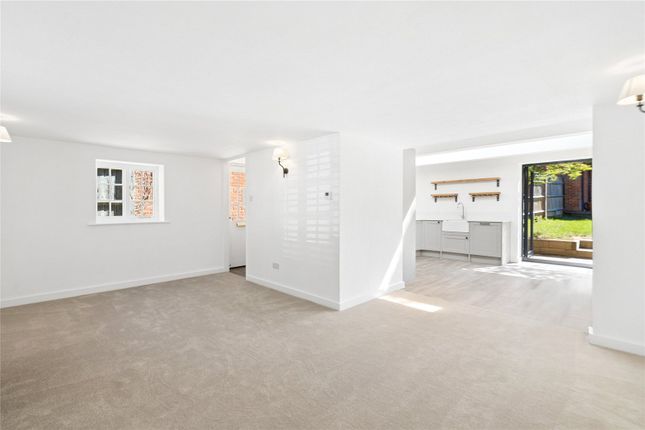 2 Deanery Cottage,, High Street, Reading photo 3