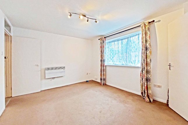 53, Makepeace Road, Northolt photo 3