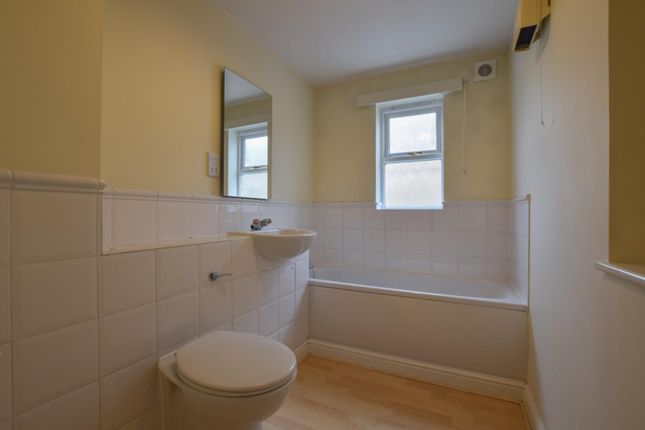 Flat to rent in Winstanley Court, Cromwell Road, Cambridge