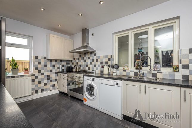 13, Saxondale Drive, Nottingham photo 3