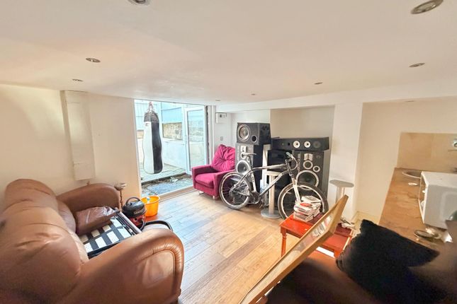 42, Nowell Crescent, Leeds photo 4