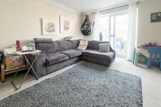 20, Bel Lane, Feltham photo 2