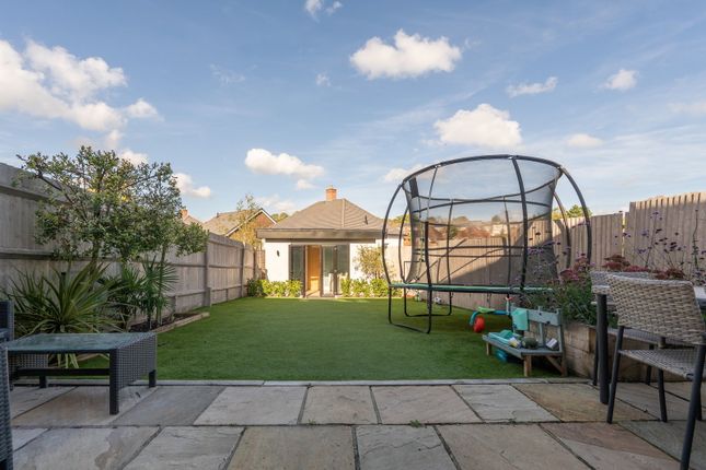 8, Northdown Way, Alton photo 4