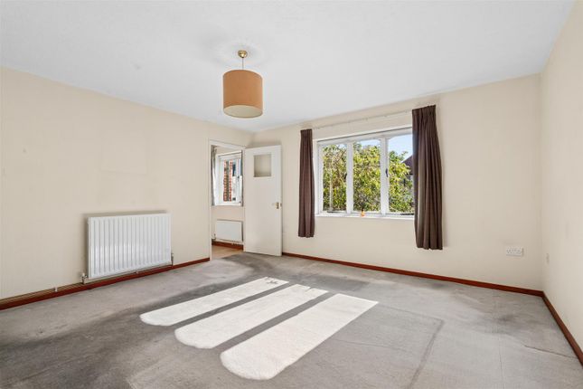 Griffiths Road, London photo 3