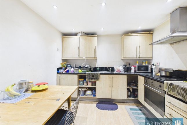 Flat 11, Ivebridge House, 59, Market Street, West Yorkshire photo 3