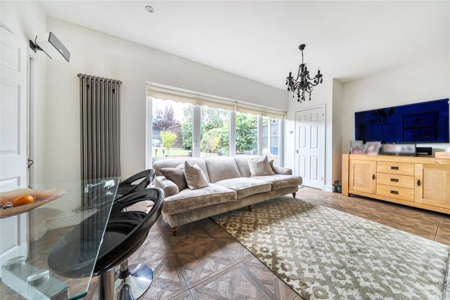 14, Recreation Avenue, Essex photo 4