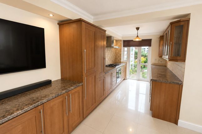 34, Kingston Road, Greater London photo 2