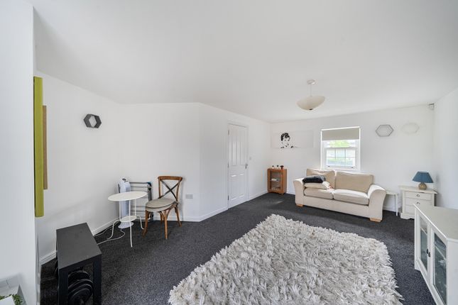10, Hazel Way, Brockworth photo 4