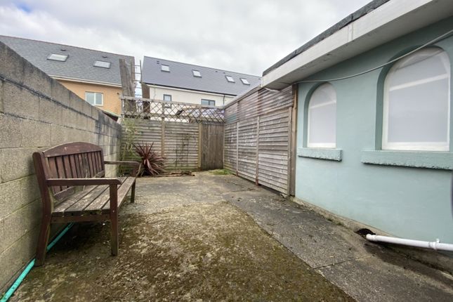 (GFF) 40, Elm Street(*), Cardiff photo 4