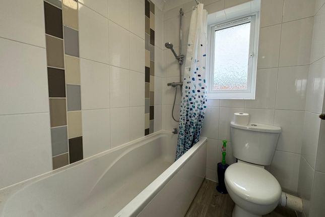25, Honiton photo 5