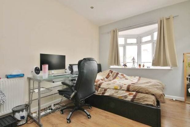 Flat to rent in Madrid Road, Guildford