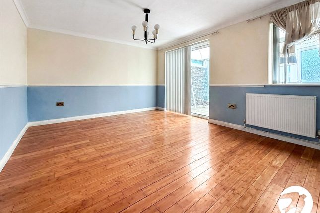 17, Harris Gardens, Sittingbourne photo 2