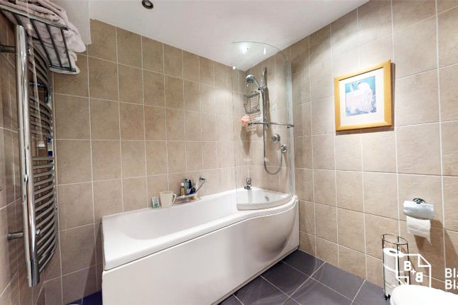 Flat for sale in Maybourne Grange, Turnpike Link, Croydon