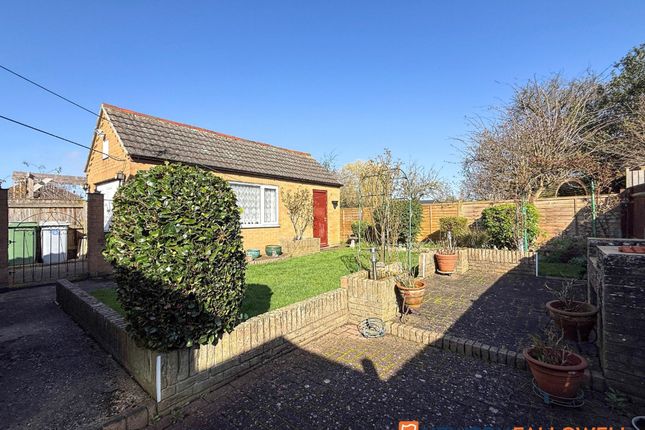 4 Village Way, Newark photo 3