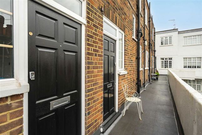 9, Carmichael Court, London photo 4