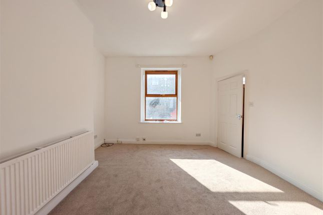 35, School Street, Huddersfield photo 4
