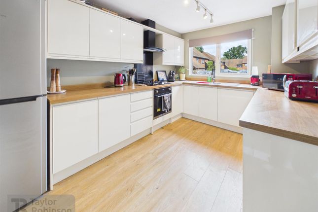 24, Moor Park Crescent, Crawley photo 2