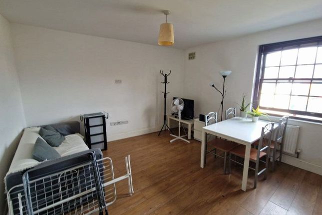 8, Radford House, Canary Wharf photo 3