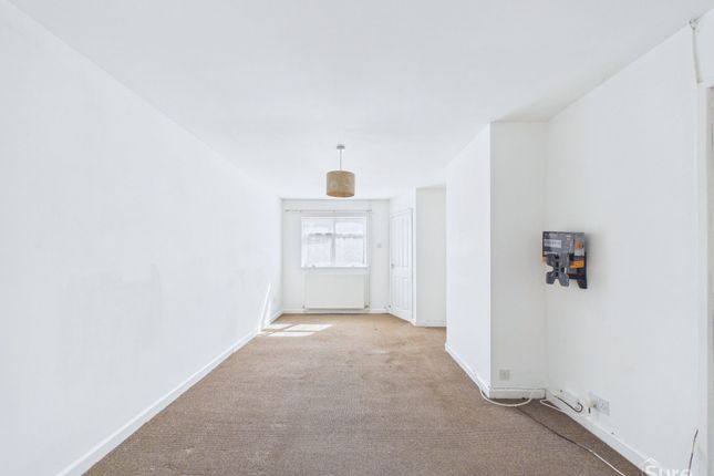 32 Farm Close, Burton-On-Trent photo 3