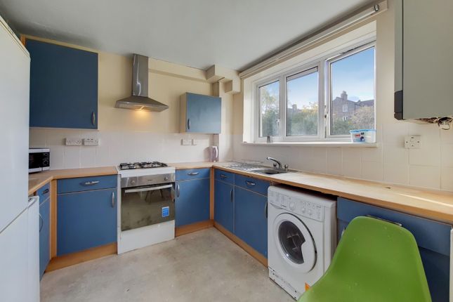 Flat to rent in Crossway Court, 40-44 Endwell Road, London, Greater London
