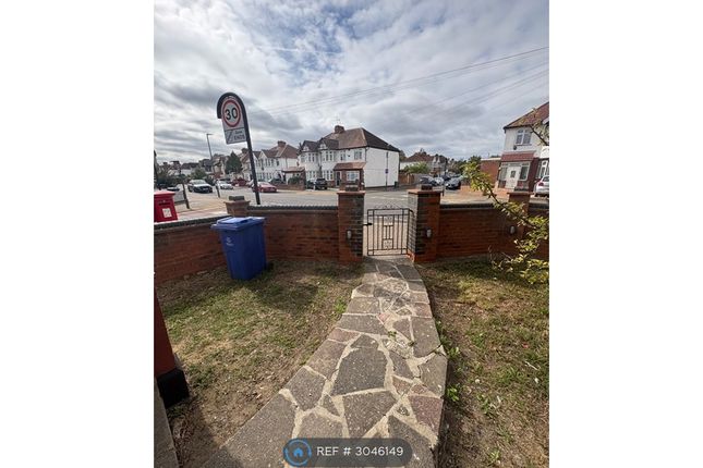 Kingshill Drive, Kenton, Harrow photo 2