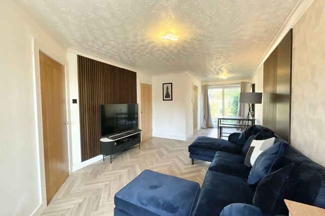 6 Simeon Way, Stone photo 2