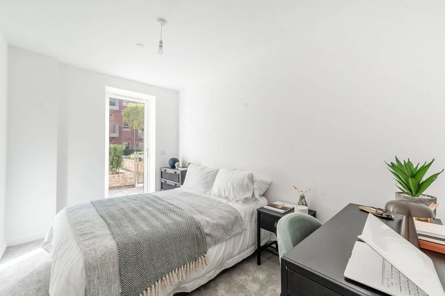 Thumbnail Flat for sale in South Oxhey Central, Watford