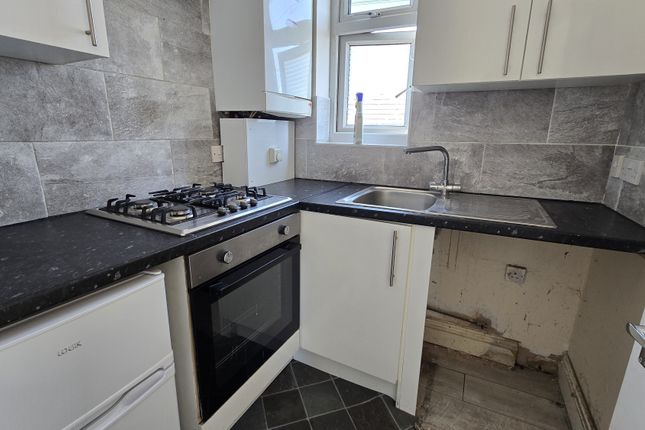 151, Parkside Avenue, Romford photo 4