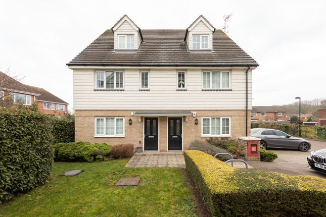 Thumbnail Duplex for sale in Foxburrows Court, Chigwell, Essex