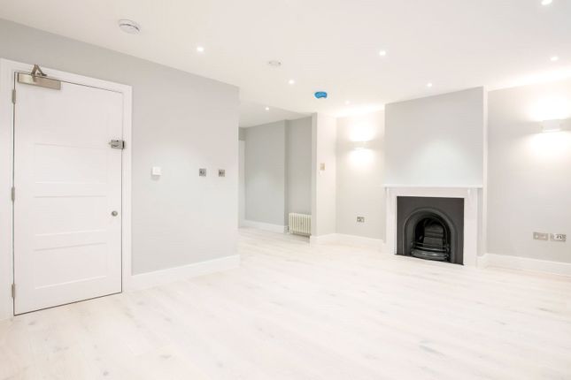 Flat 2, 29A, Carnaby Street, London photo 4