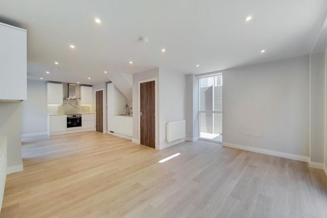 Thumbnail Town house to rent in Wells Walk, London