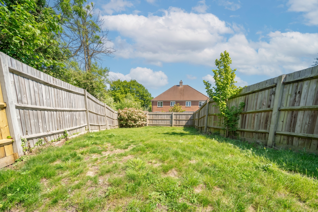 30, Farm Close, Southampton photo 3