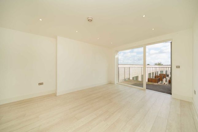 Flat 93, Abbotsford Court, 3, Lakeside Drive, London photo 2