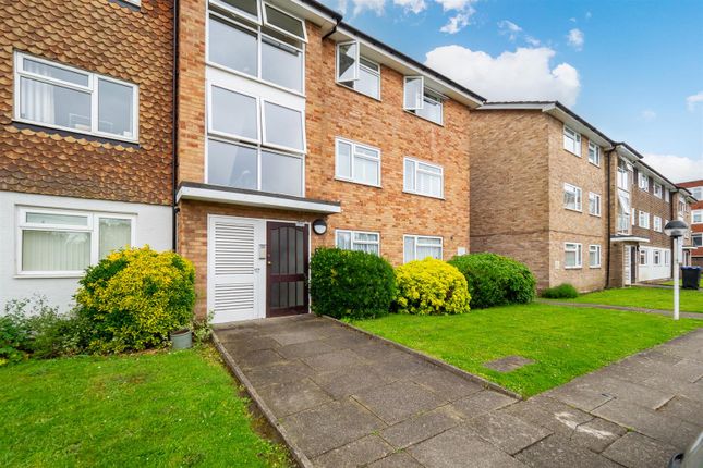 Thumbnail Flat for sale in Westbourne Avenue, Cheam, Sutton