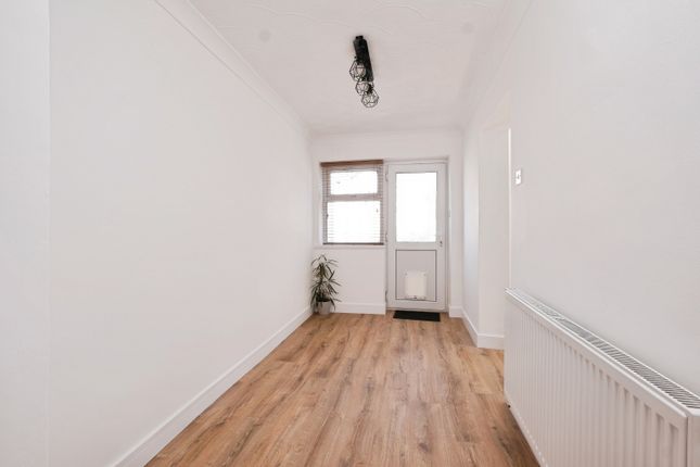 18, Cromwell Street, Abertillery photo 2