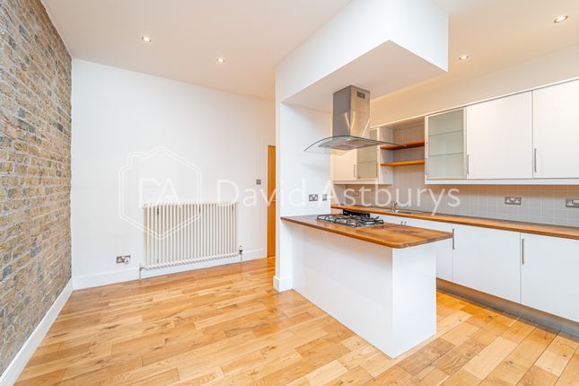 Flat to rent in Thrawl Street, Aldgate, London