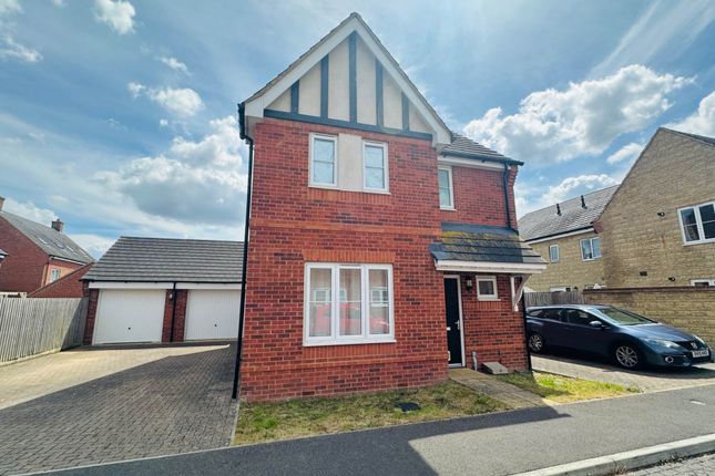 Detached house to rent in Willow End, Didcot