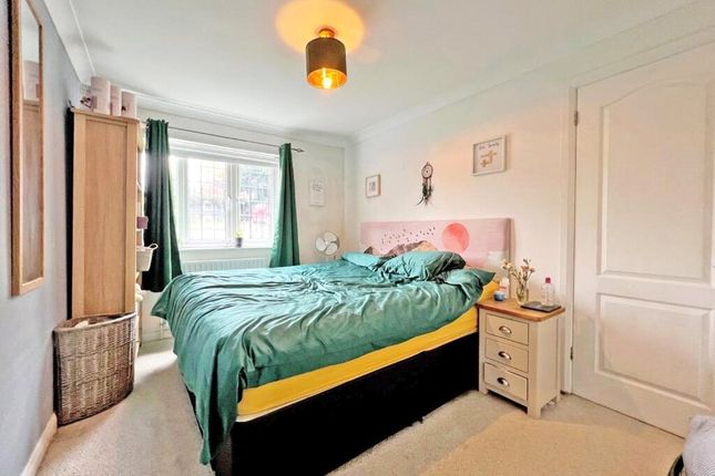 Flat 4, Robin Hill House,, Monteagle Lane, Hampshire photo 3