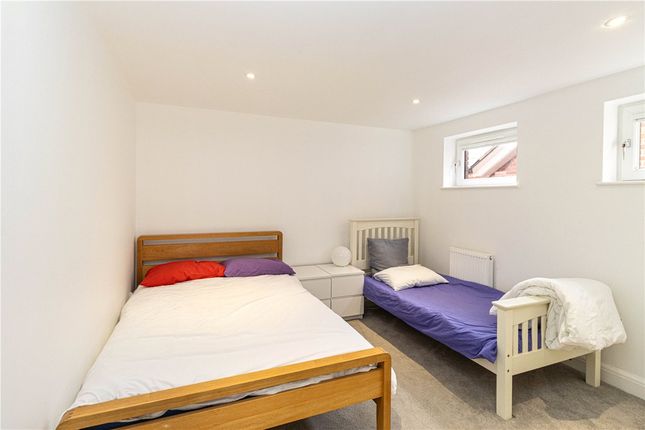 Flat for sale in Thompsons Close, Harpenden, Hertfordshire