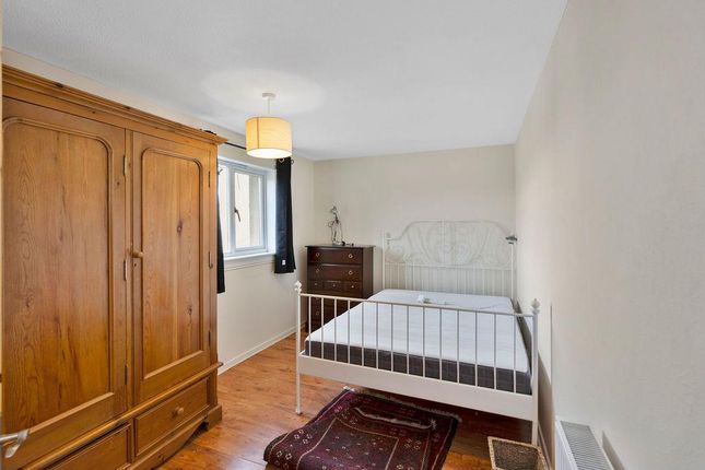 8 Moredunvale Grove, Edinburgh photo 5