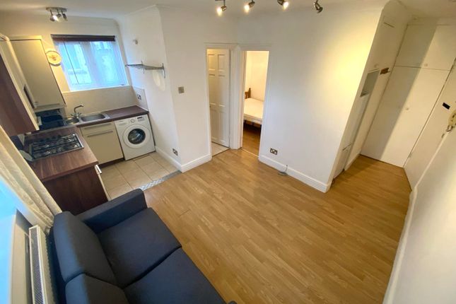 Flat to rent in Holly Road, London