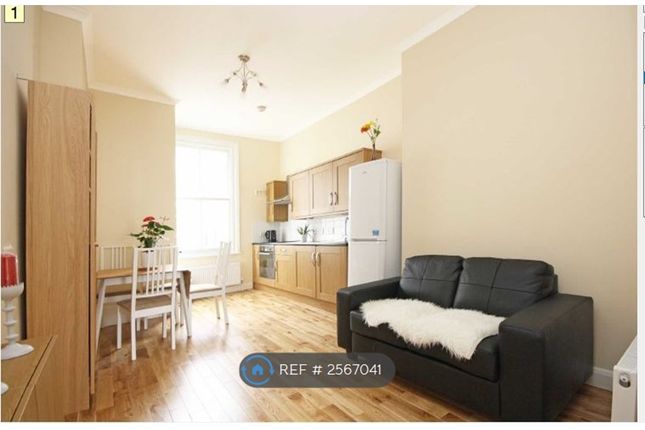 Open Plan Kitchen With Living Room